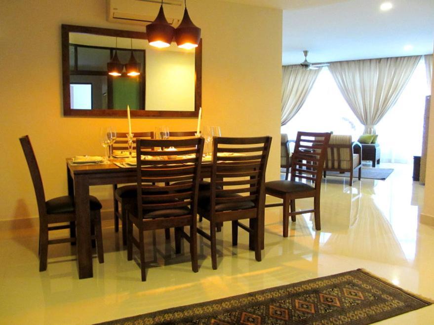 Samsuria Beach Apartment Resort Cherating Bagian luar foto