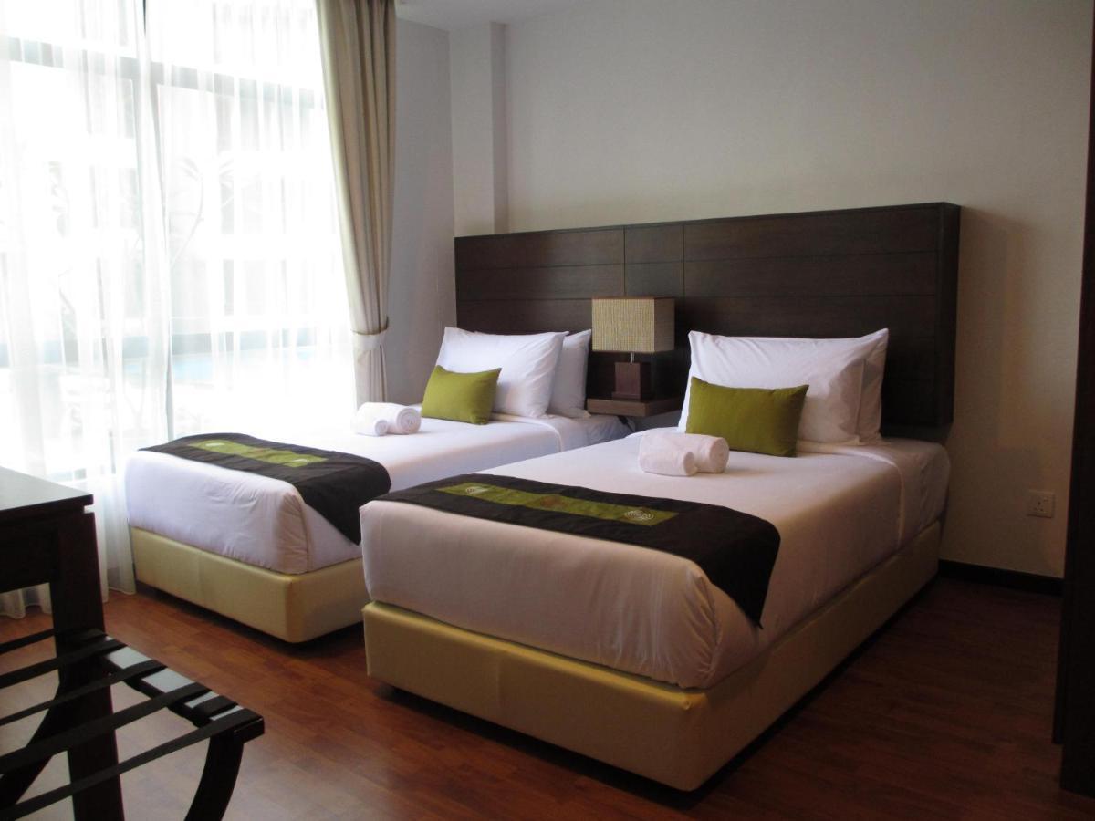 Samsuria Beach Apartment Resort Cherating Bagian luar foto