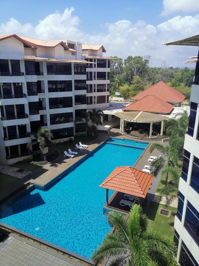 Samsuria Beach Apartment Resort Cherating Bagian luar foto