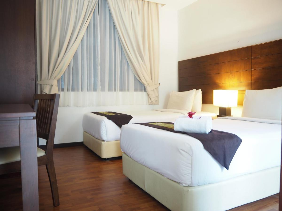 Samsuria Beach Apartment Resort Cherating Bagian luar foto