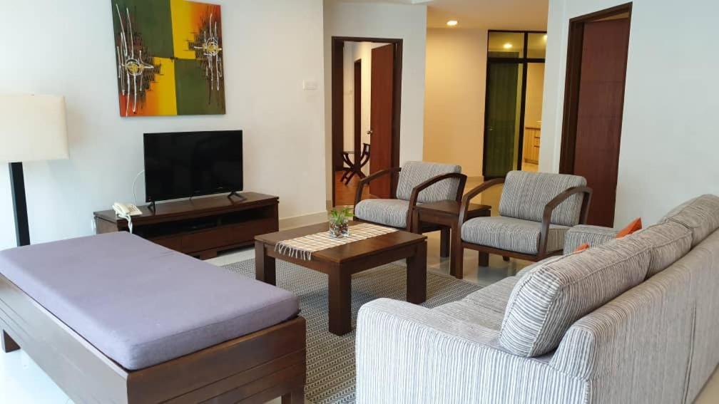 Samsuria Beach Apartment Resort Cherating Bagian luar foto